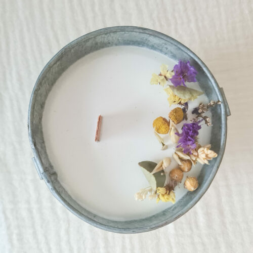 Bougie fleurs séchées faite main.