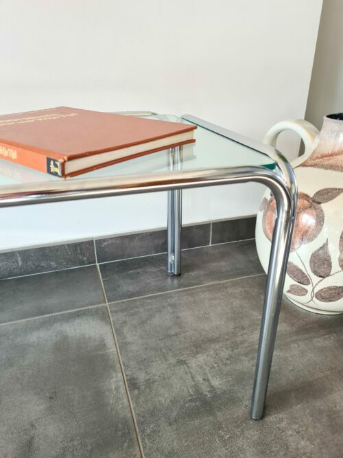 Table basse en verre et chrome