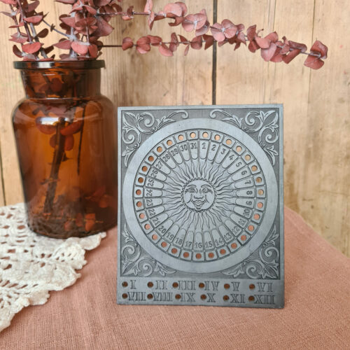 Calendrier solaire perpétuel en étain