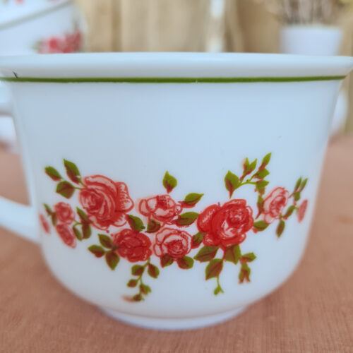 Tasses Arcopal Fleur Rouge - Élégance Florale Vibrante pour Vos Instants Café – Image 3