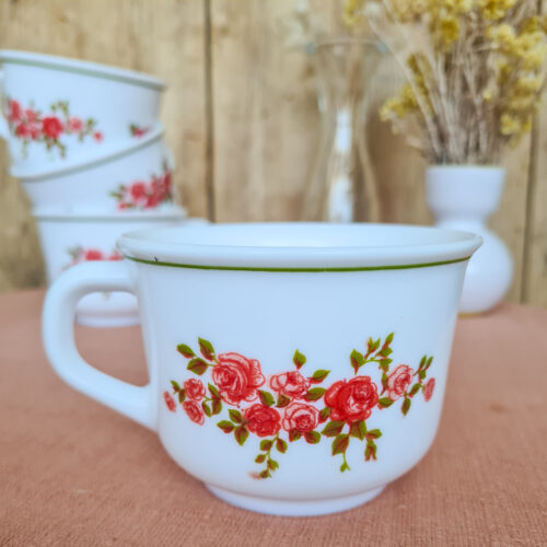 Tasses Arcopal Fleur Rouge - Élégance Florale Vibrante pour Vos Instants Café – Image 2
