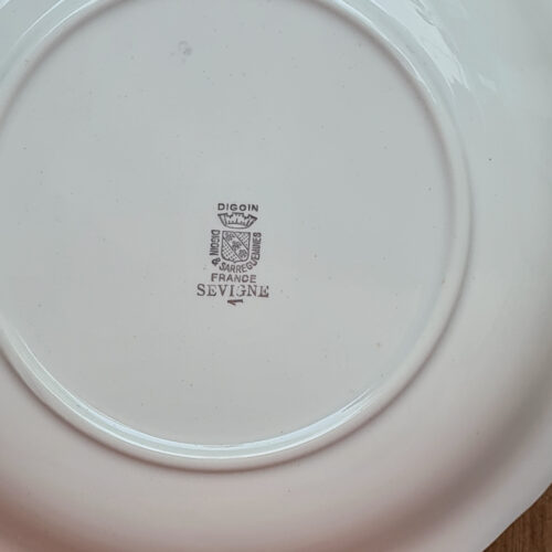 Assiette Sèvres Rose Rétro - Charme Vintage à Votre Table – Image 4